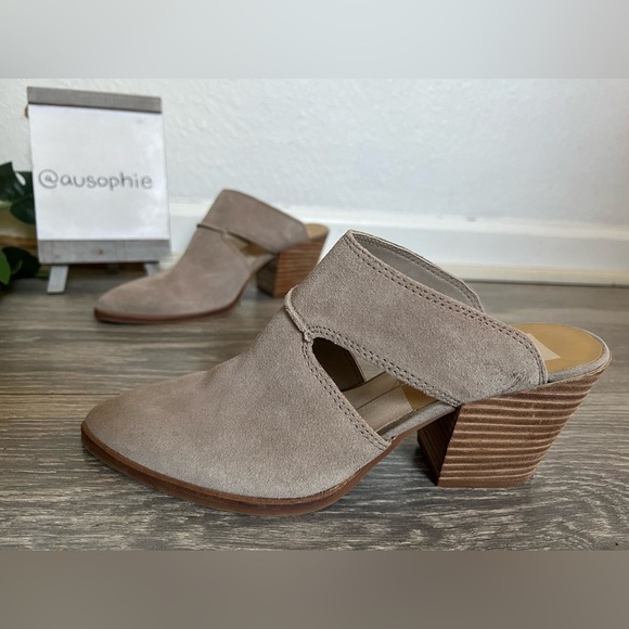 Dolce vita rogin suede cut out heeled mules in tan. Size 8 - Picture 3 of 9